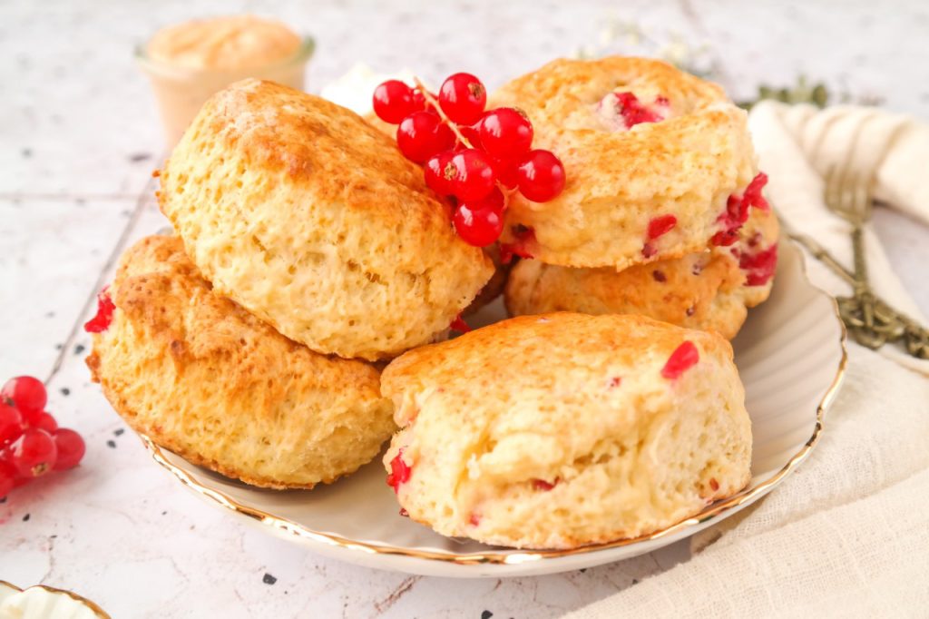 scones met rode bessen